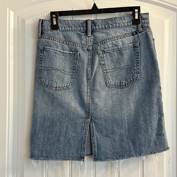 Like New Lucky Brand Denim Skirt Size 6 - Picture 3 of 7